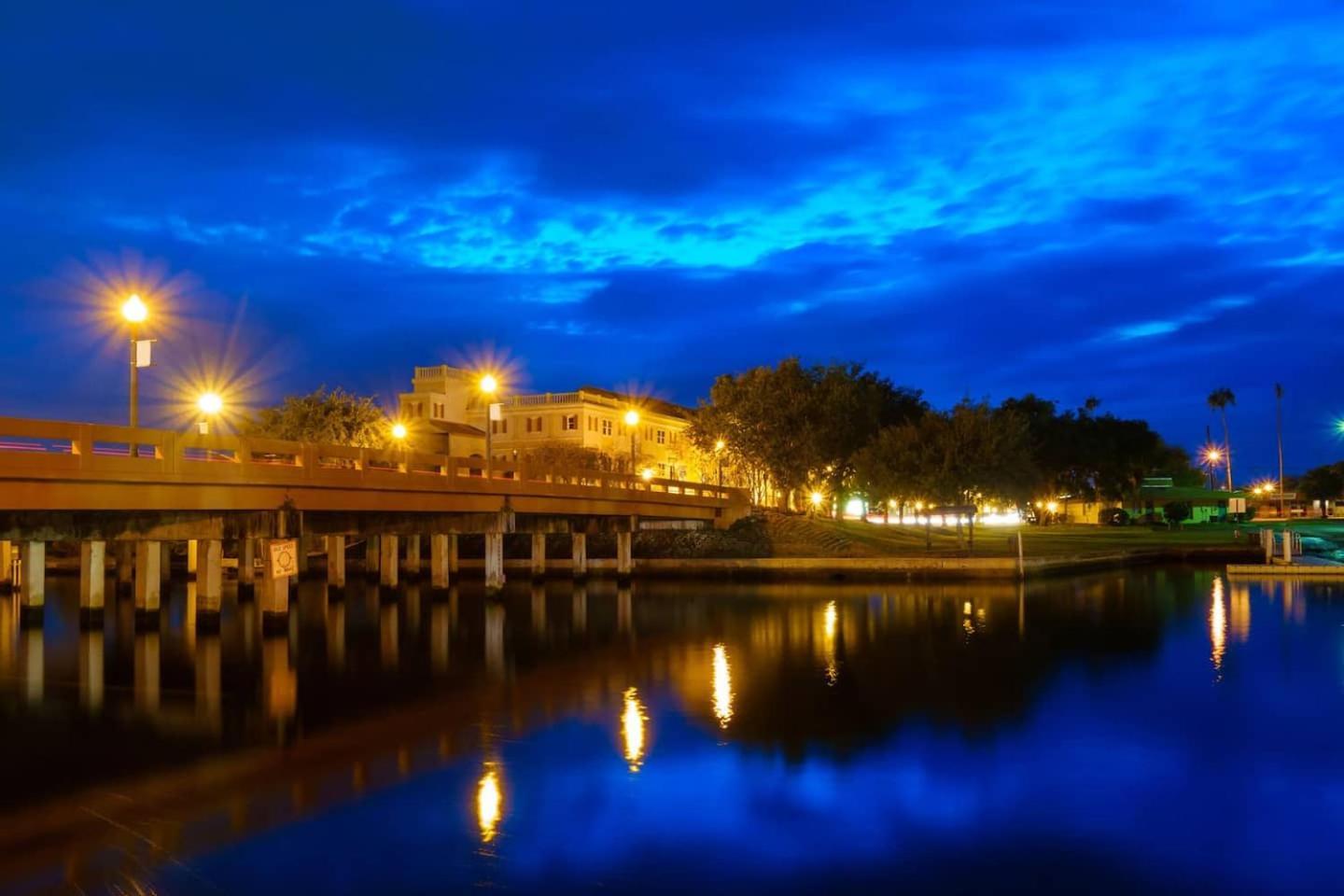 Walk Everywhere! 1-Bedroom Gem In Downtown Hub New Port Richey Exteriör bild