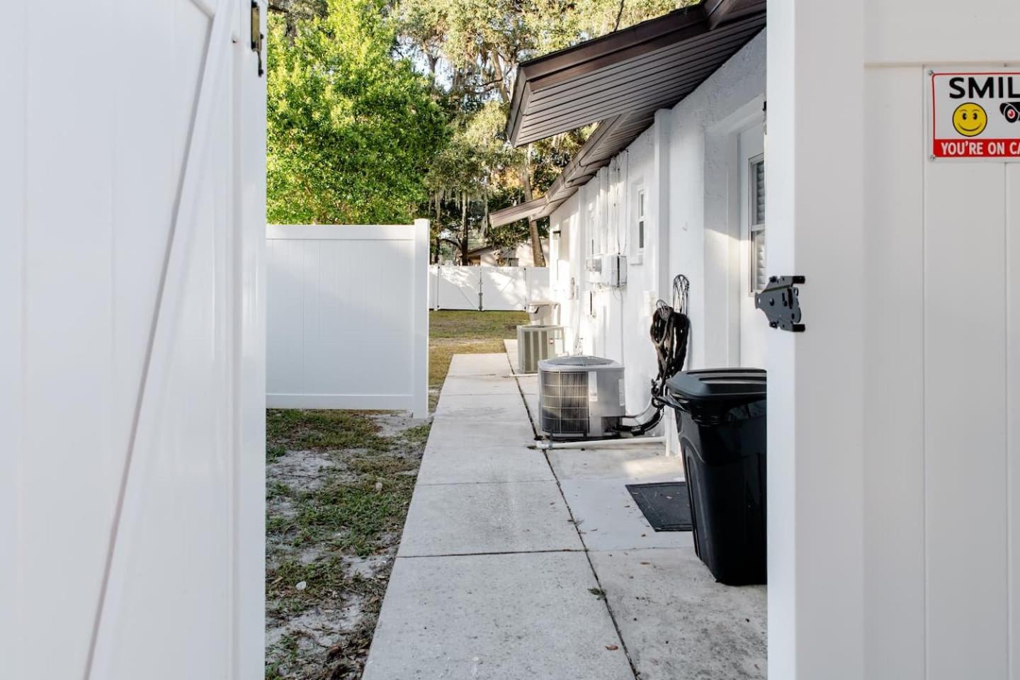 Walk Everywhere! 1-Bedroom Gem In Downtown Hub New Port Richey Exteriör bild