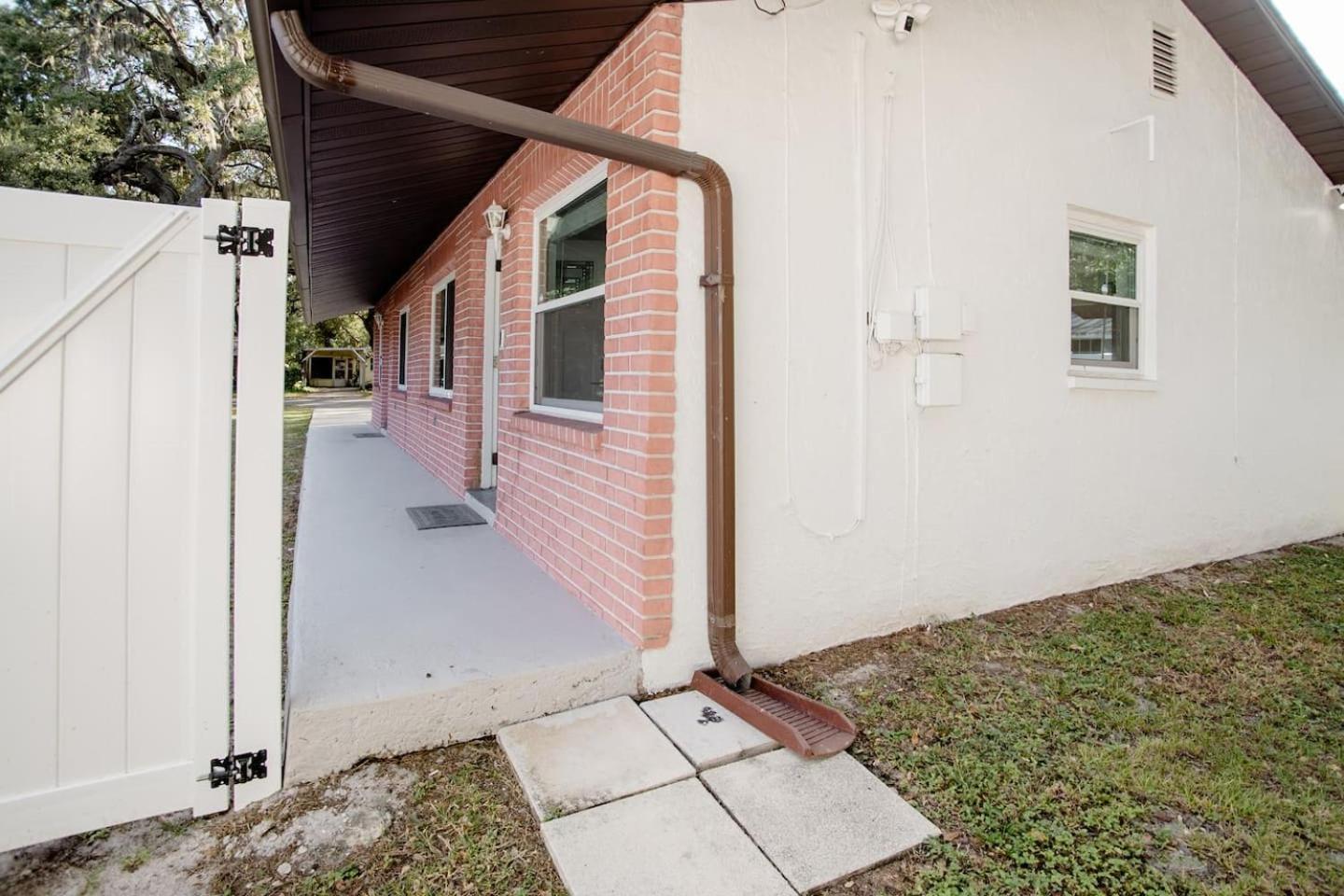 Walk Everywhere! 1-Bedroom Gem In Downtown Hub New Port Richey Exteriör bild