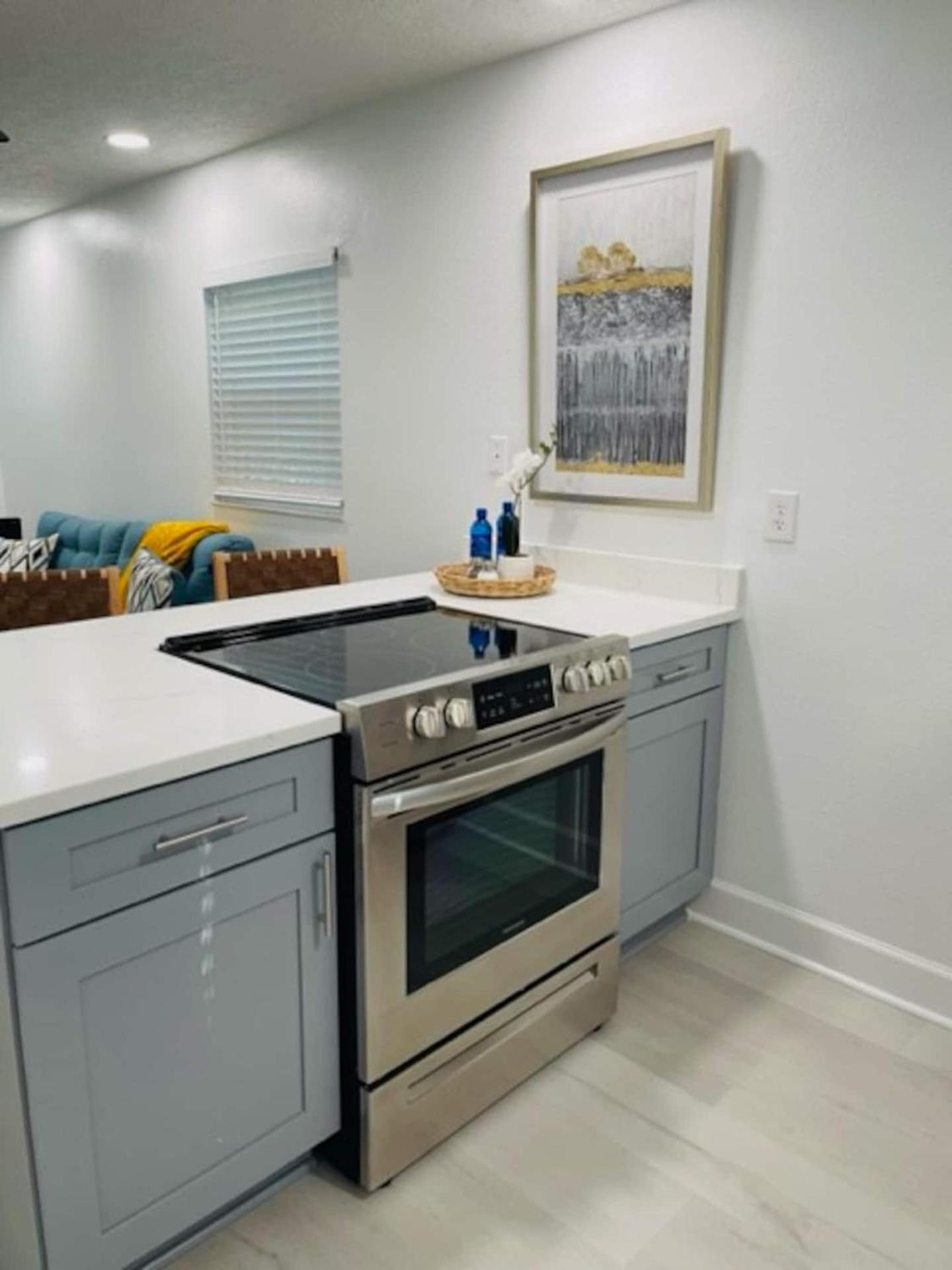 Walk Everywhere! 1-Bedroom Gem In Downtown Hub New Port Richey Exteriör bild