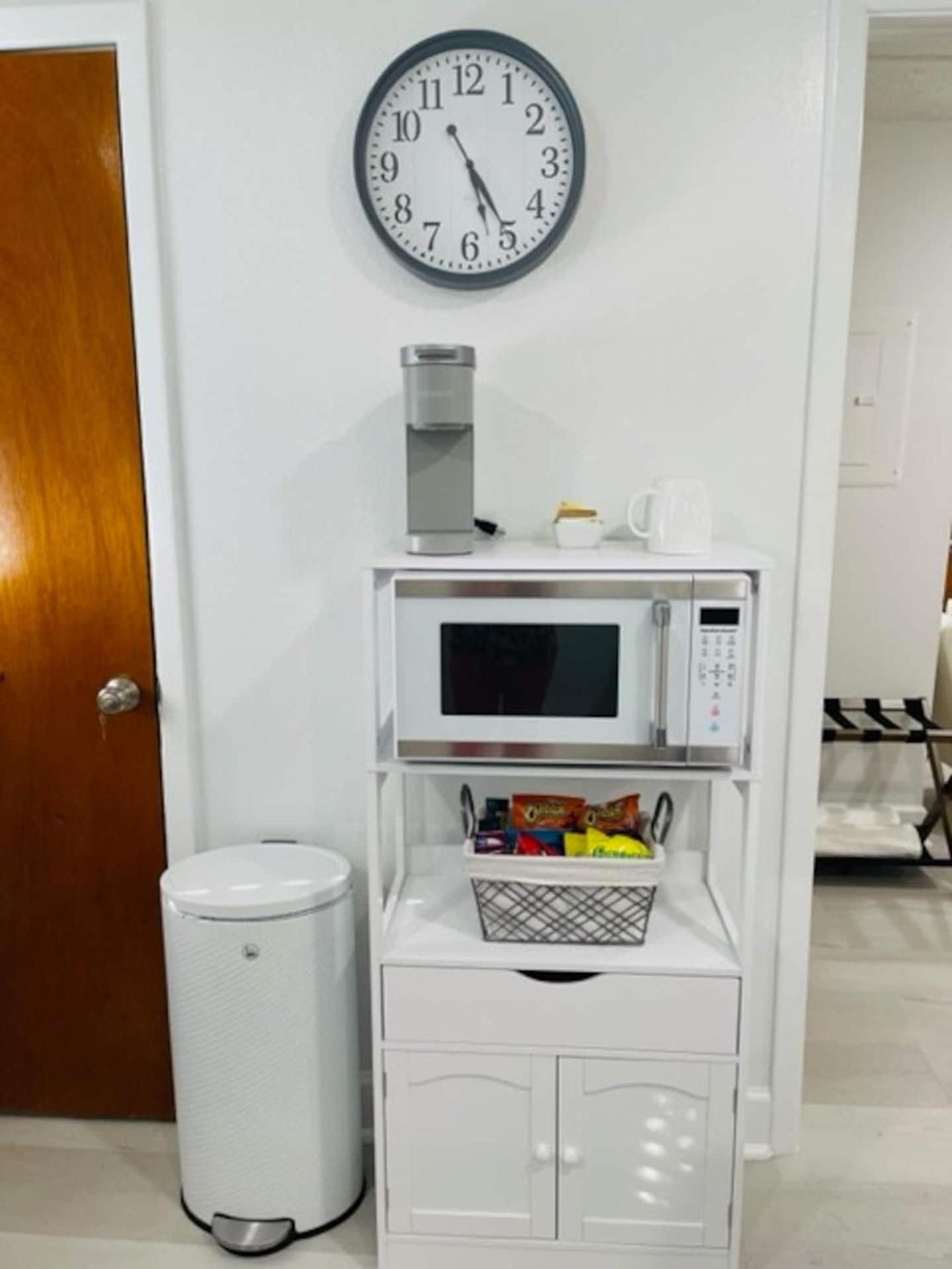 Walk Everywhere! 1-Bedroom Gem In Downtown Hub New Port Richey Exteriör bild