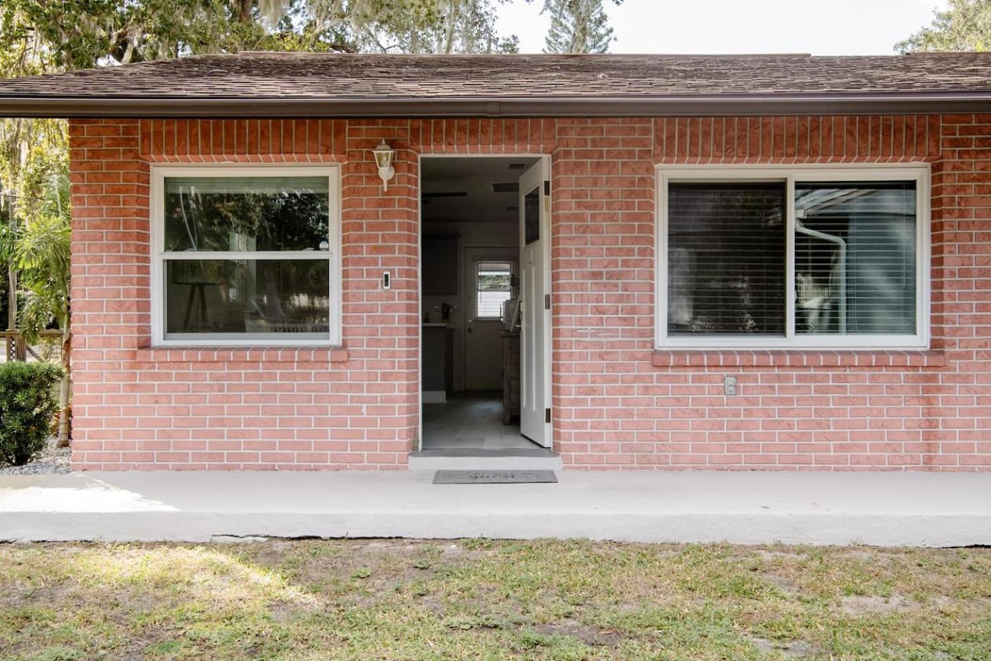 Walk Everywhere! 1-Bedroom Gem In Downtown Hub New Port Richey Exteriör bild